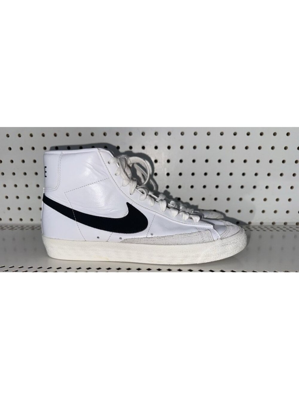 Nike Blazer Mid 77 Vintage Mens Leather Athletic Shoes Size 9.5 White Black